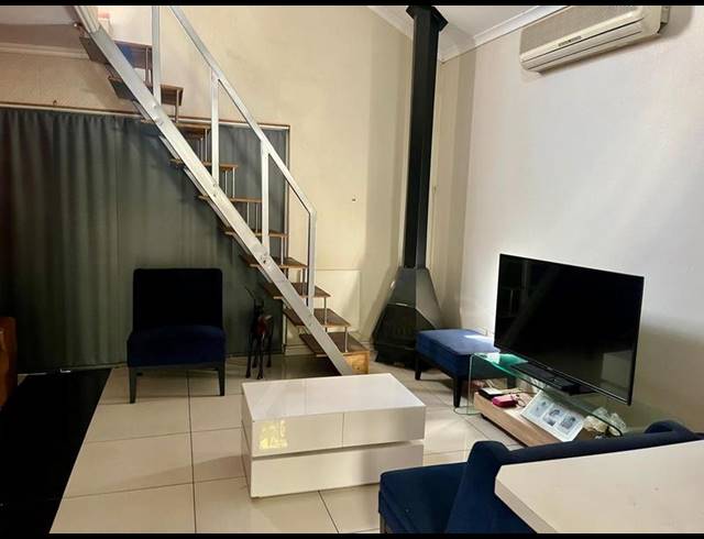 3 BEDROOM TOWNHOUSE FOR SALE IN HEUWELSIG ESTATE